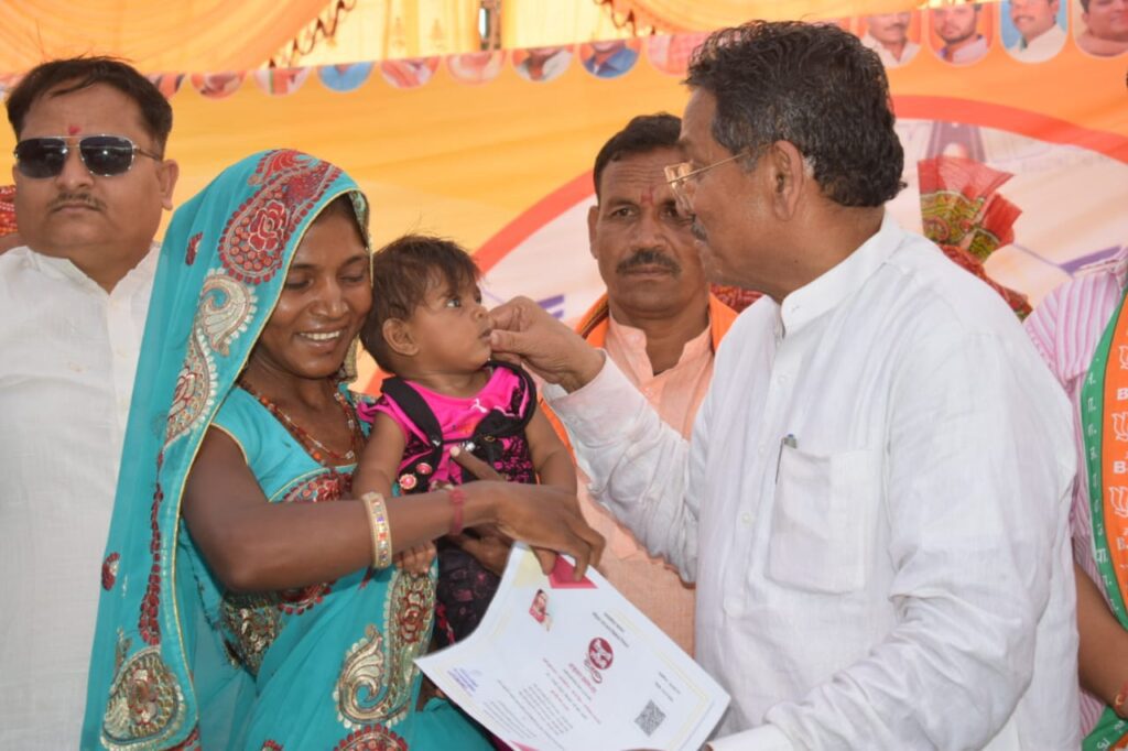 बड़वानी; ग्राम कुंभखेत में लंबे समय से चली आ रही सड़क की मांग हुई पूरी, केबिनेट मंत्री एवं जिला पंचायत अध्यक्ष ने किया भूमिपूजन 2 24